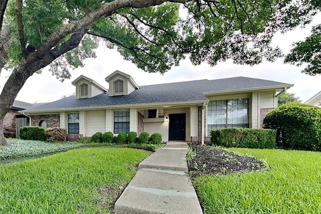 305 Hillside Court - Photo 0