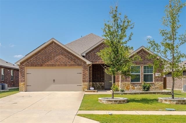 406 Saddle Club Way - Photo 0