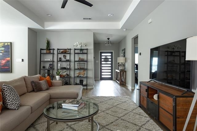 1108 Claude Street - Photo 5