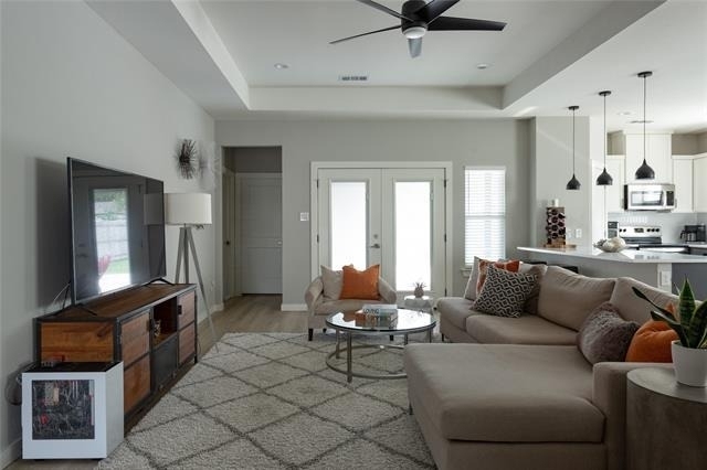 1108 Claude Street - Photo 2