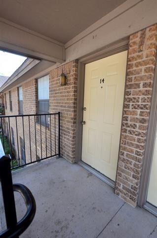 511 W Oak Street - Photo 0