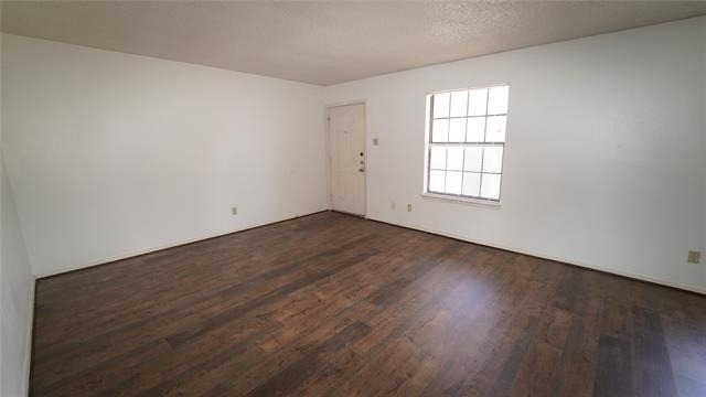 511 W Oak Street - Photo 1
