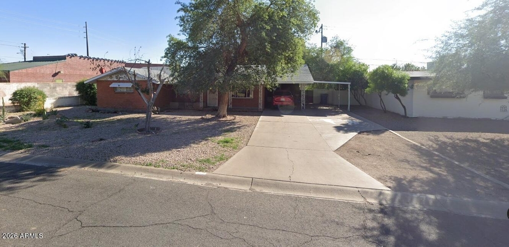 727 E Solana Drive - Photo 0