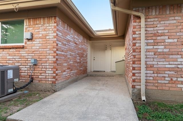 756 E Pecan Street - Photo 2