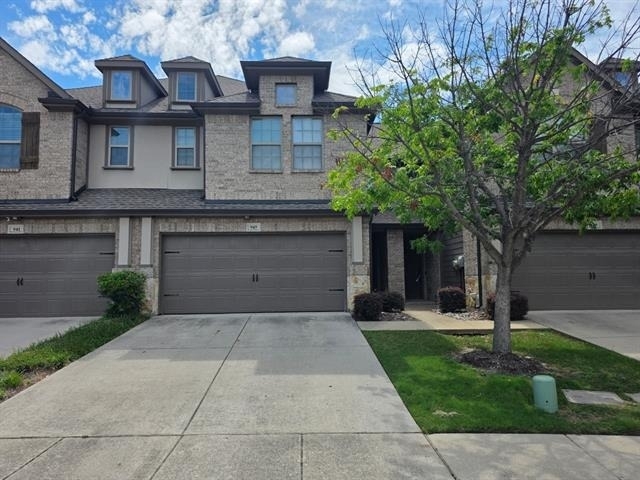 945 Brookville Court - Photo 0