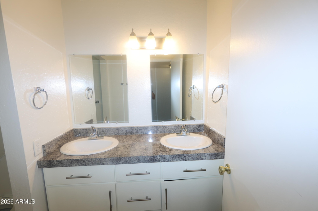 7610 N 61st Avenue - Photo 9