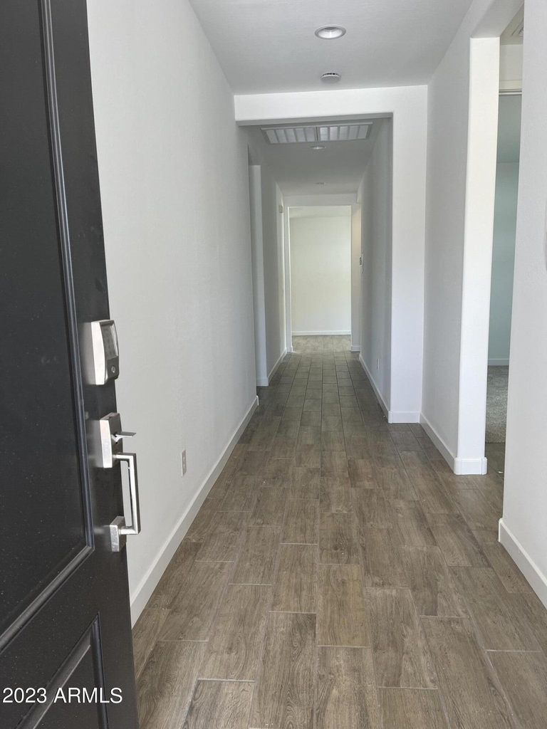 11148 W Parkway Drive - Photo 2