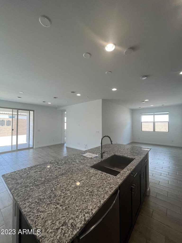 11148 W Parkway Drive - Photo 13