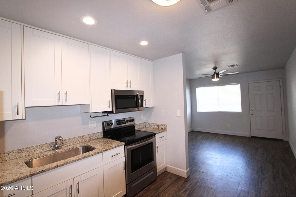 550 W 9th Street - Photo 4