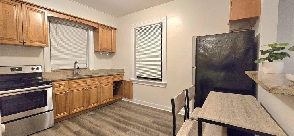 333 Walton Boulevard - Photo 1