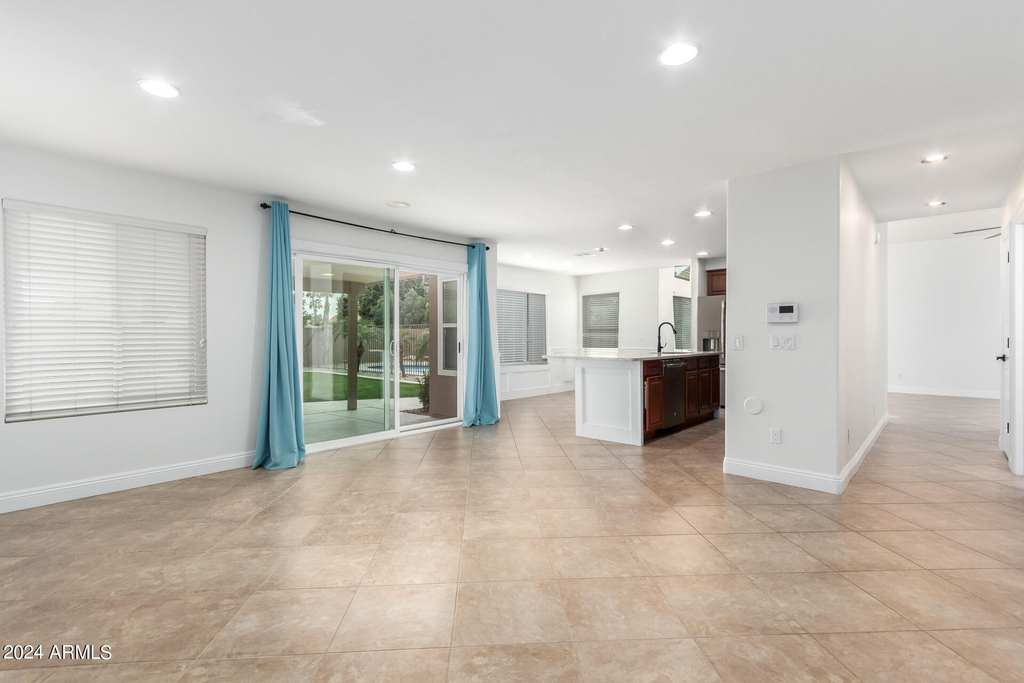 7217 W Crest Lane - Photo 9