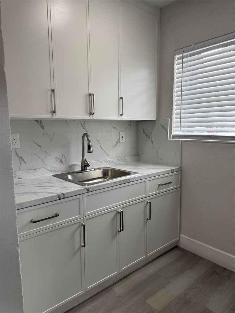 731 Nw 56th Street - Photo 1