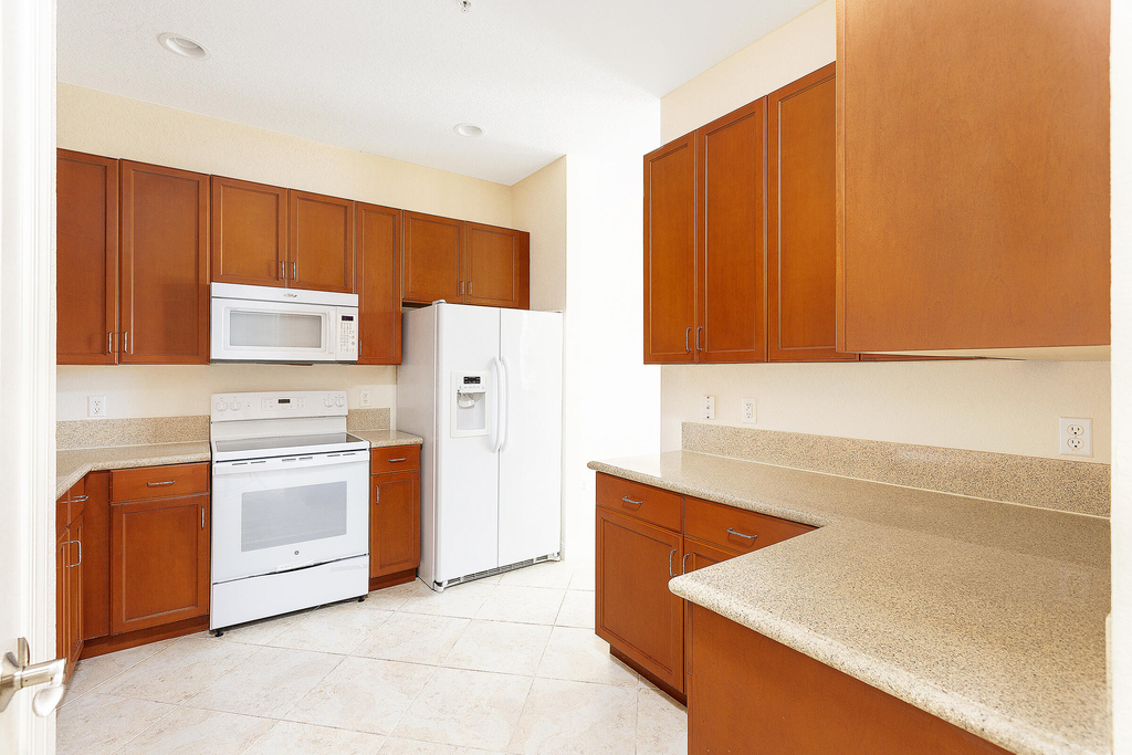 6807 Lakeside Circle N - Photo 7