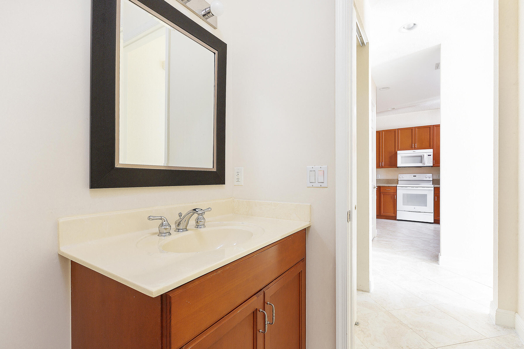 6807 Lakeside Circle N - Photo 11