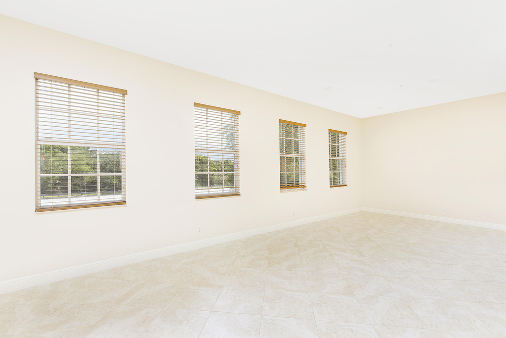 6807 Lakeside Circle N - Photo 4