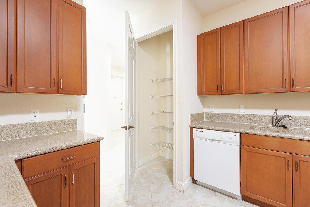 6807 Lakeside Circle N - Photo 9