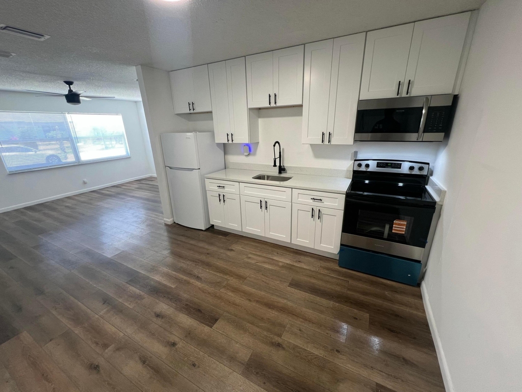 603 Clear Lake Avenue - Photo 4