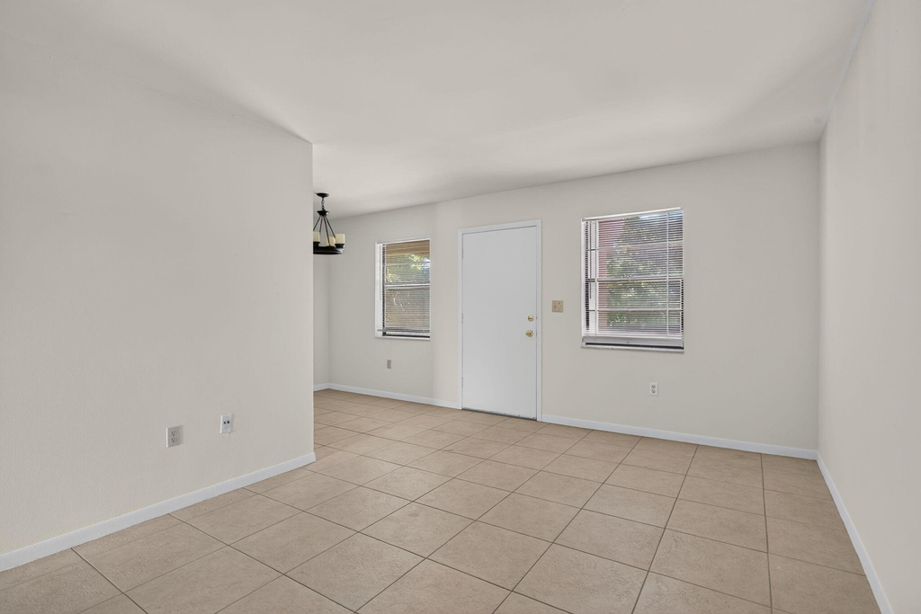 2141 Ne 42nd Street - Photo 5