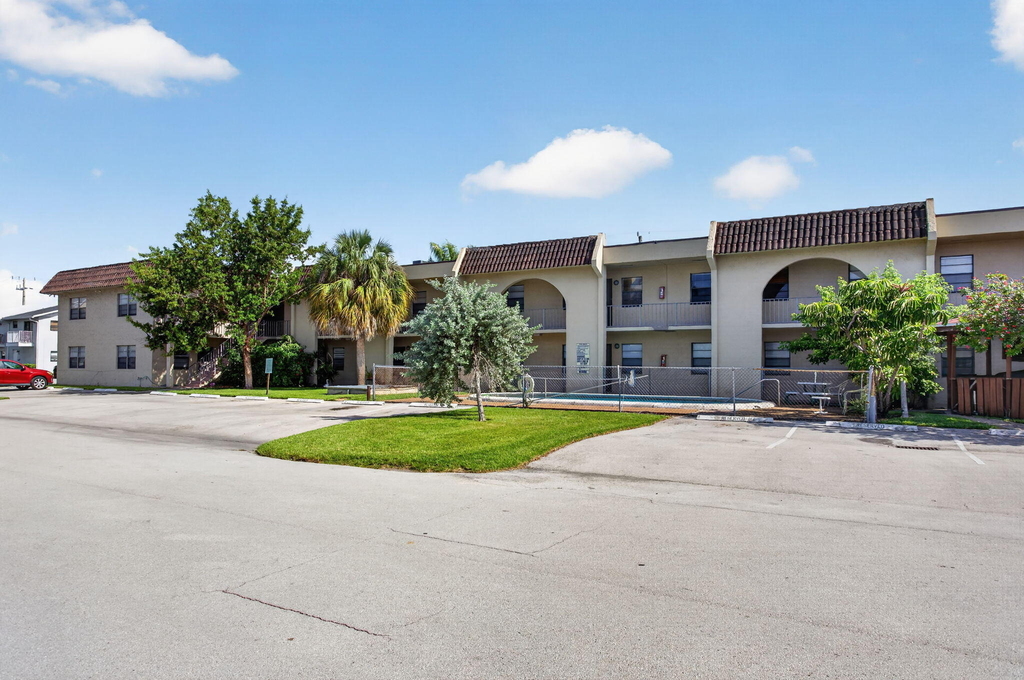 2141 Ne 42nd Street - Photo 2