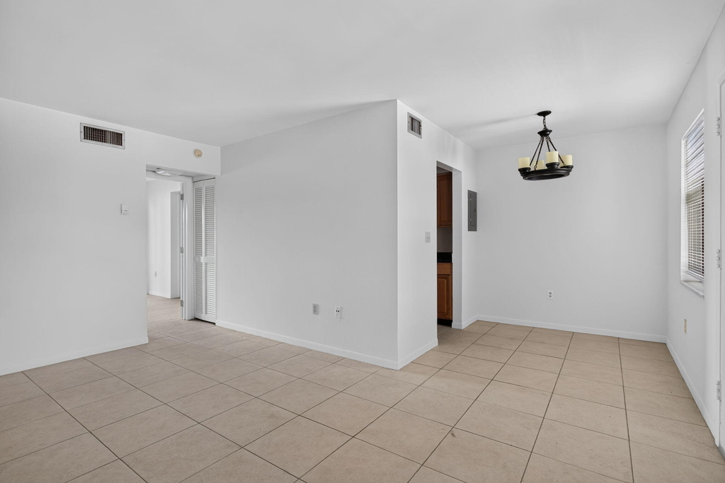 2141 Ne 42nd Street - Photo 4