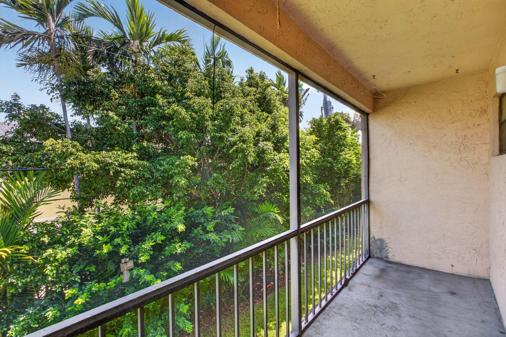 2141 Ne 42nd Street - Photo 20