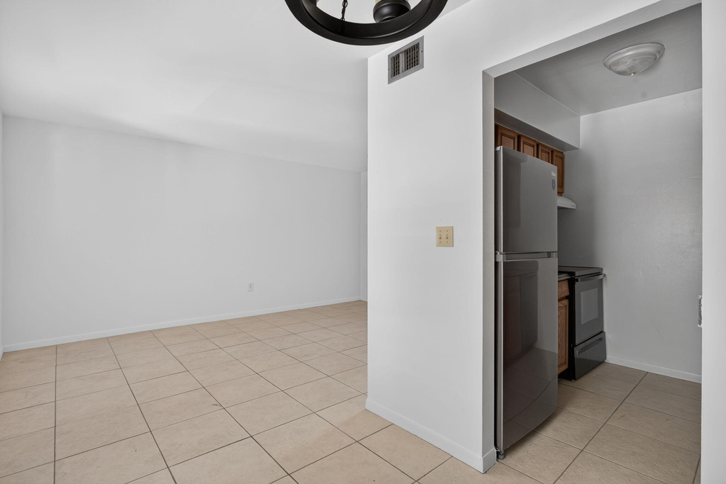 2141 Ne 42nd Street - Photo 7