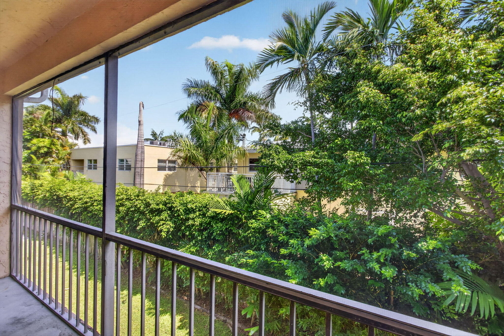 2141 Ne 42nd Street - Photo 21