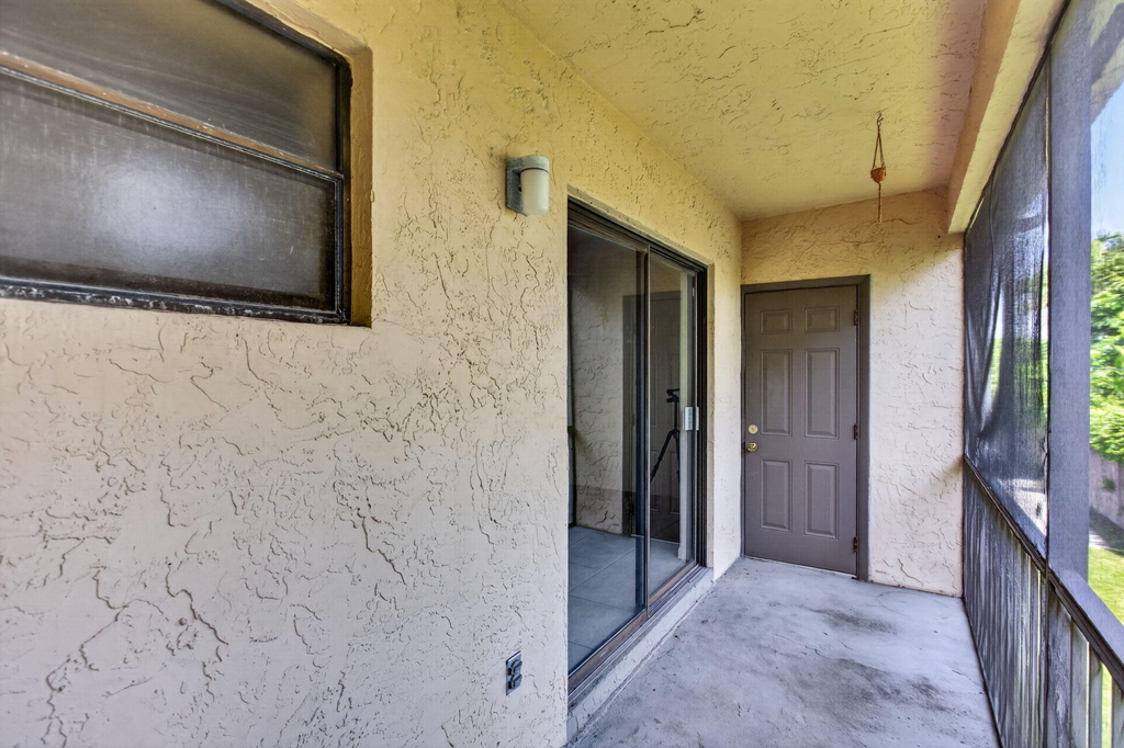 2141 Ne 42nd Street - Photo 22