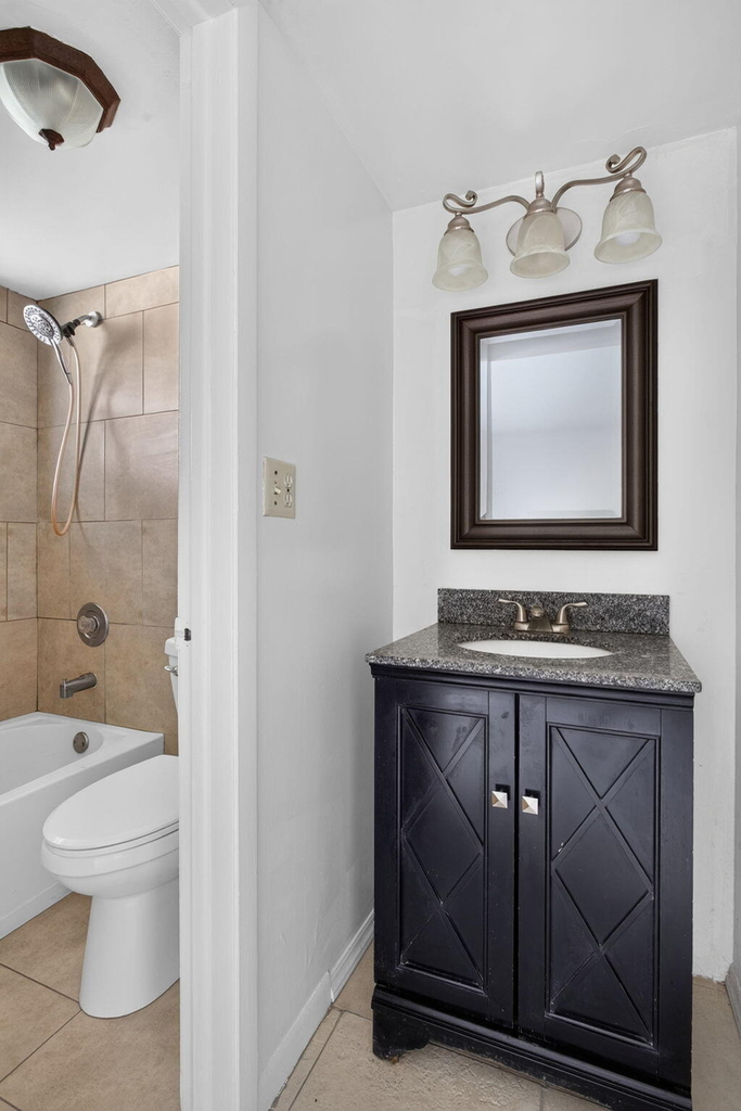 2141 Ne 42nd Street - Photo 16