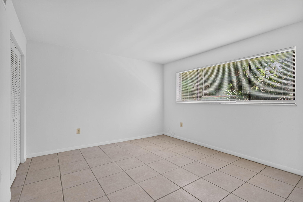 2141 Ne 42nd Street - Photo 10
