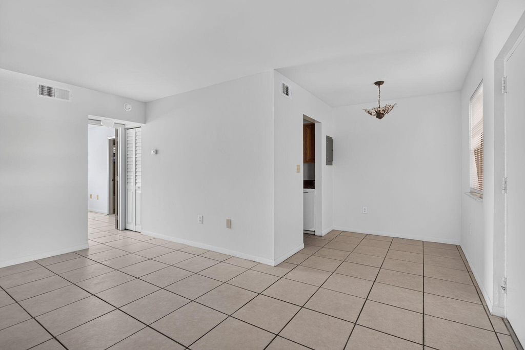 2141 Ne 42nd Street - Photo 4