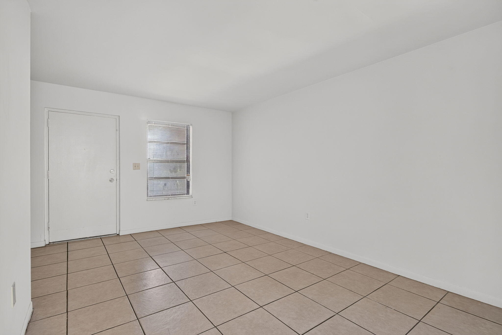 2141 Ne 42nd Street - Photo 6