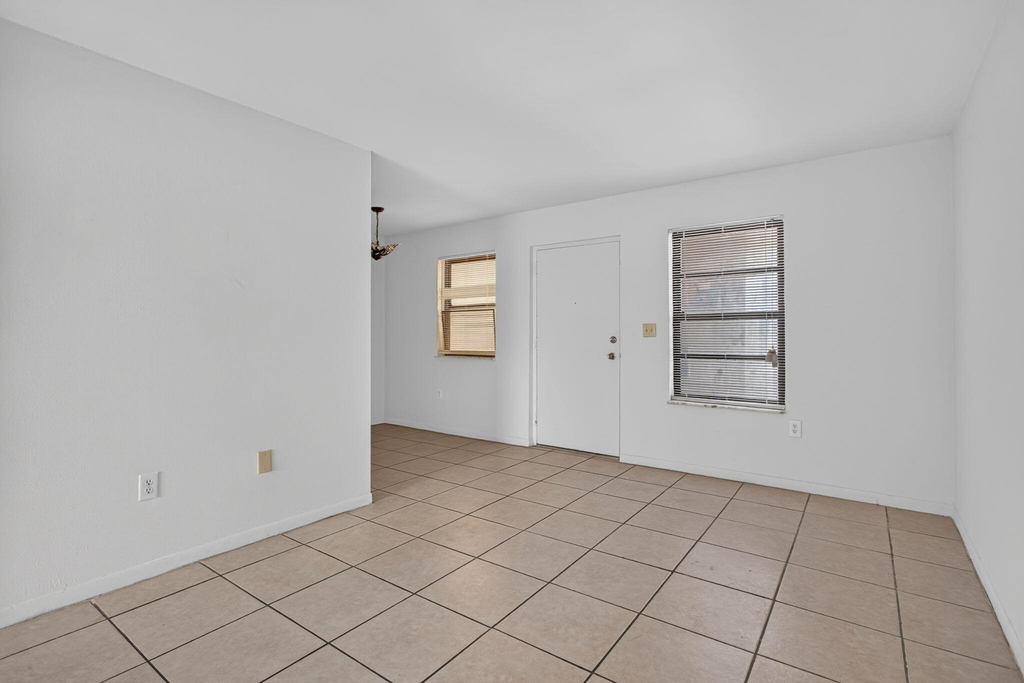 2141 Ne 42nd Street - Photo 5