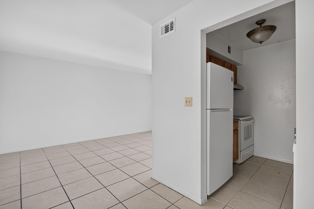 2141 Ne 42nd Street - Photo 7