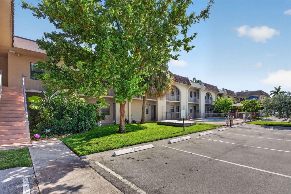 2141 Ne 42nd Street - Photo 1