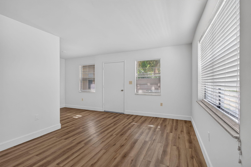 2141 Ne 42nd Street - Photo 5