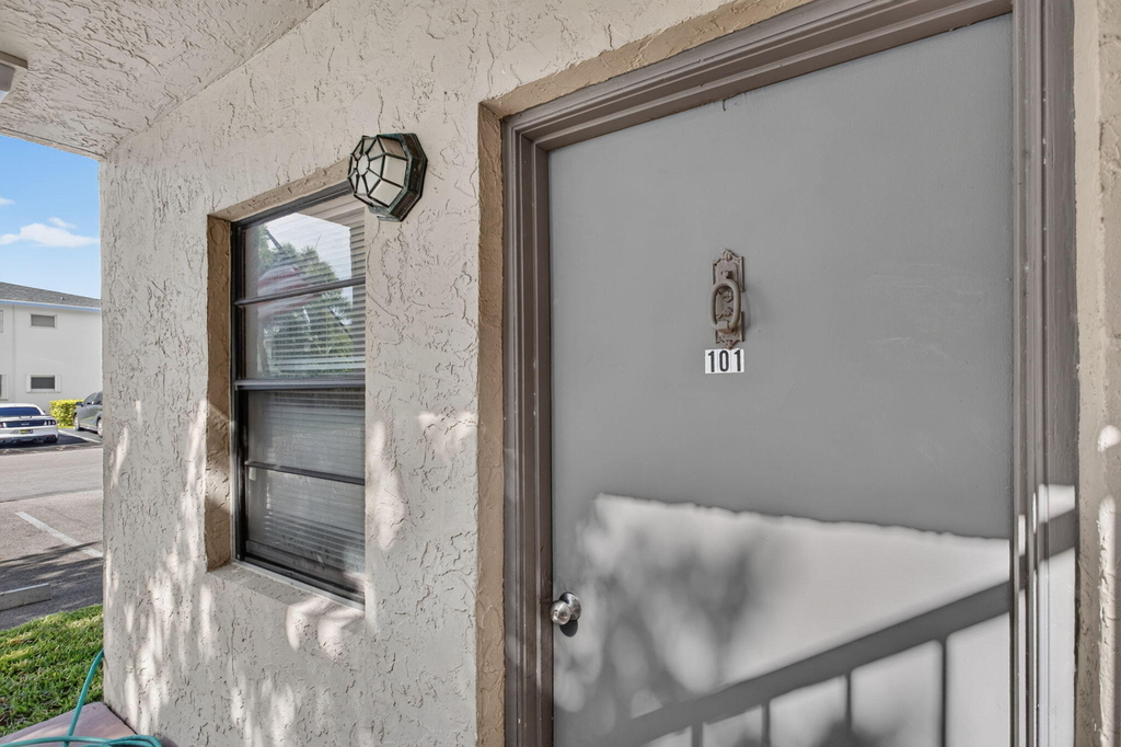 2141 Ne 42nd Street - Photo 3