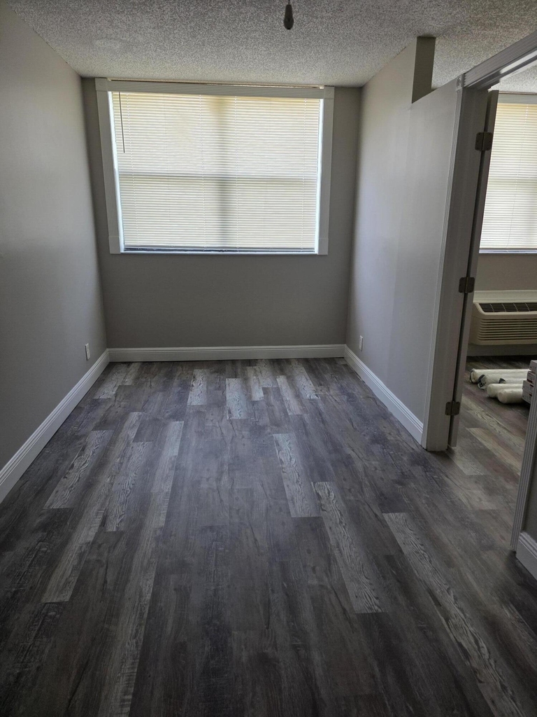 2401 Riverside Drive - Photo 2