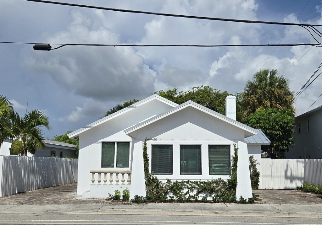 3809 S Olive Avenue - Photo 0