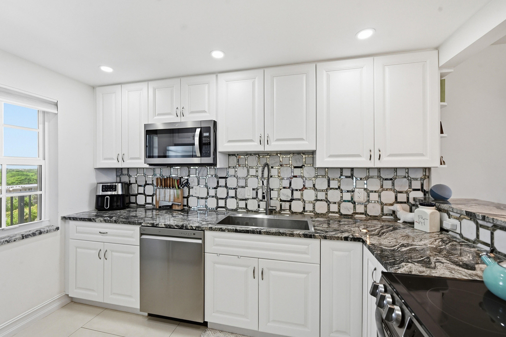 4015 W Palm Aire Drive - Photo 9