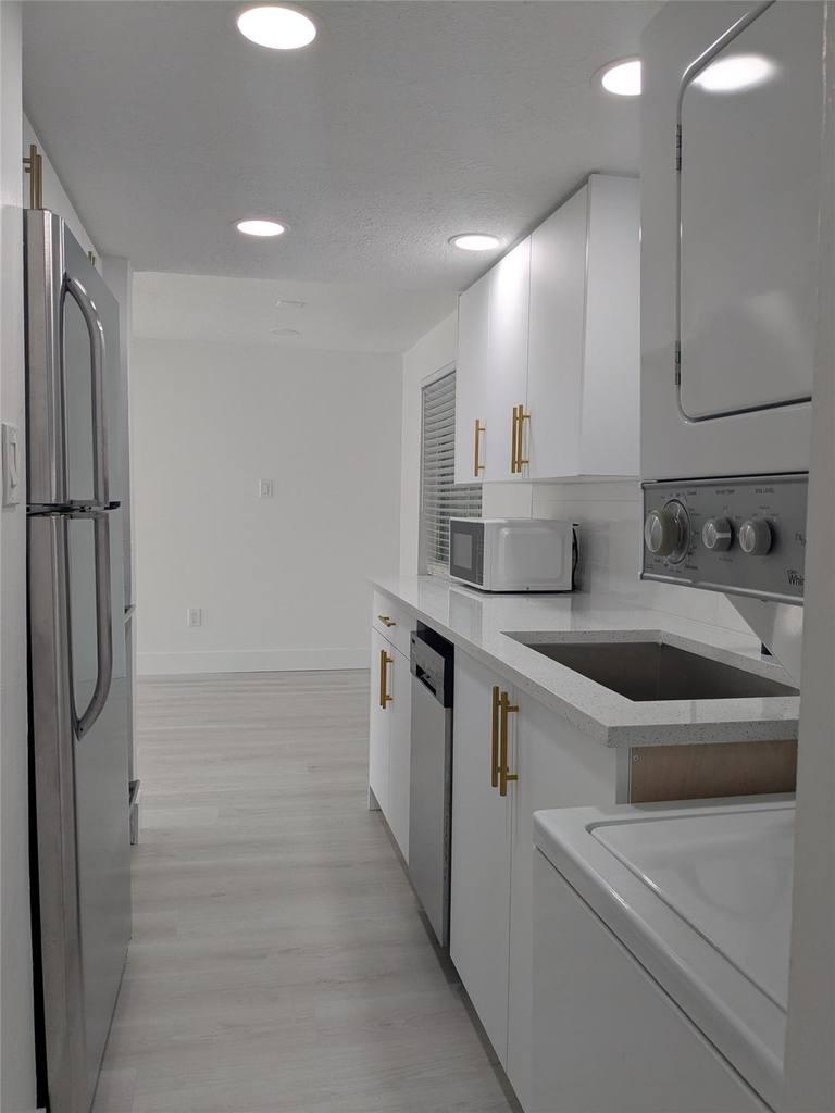 21 Se 11th Avenue - Photo 6