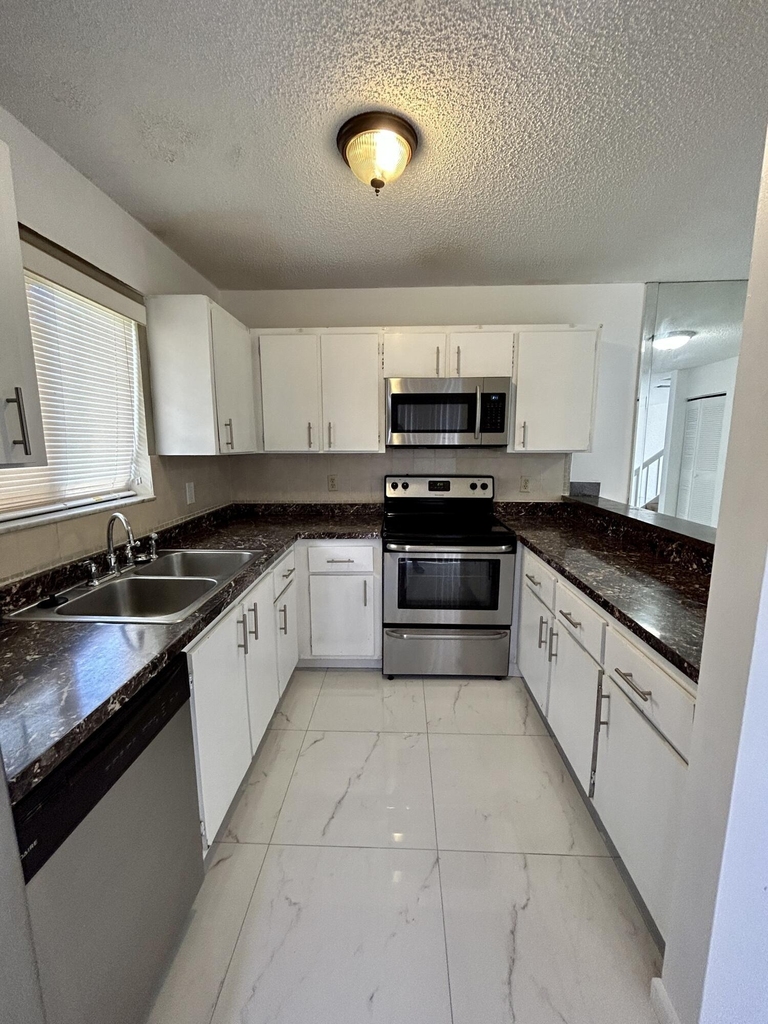 4606 Cherry Road - Photo 5