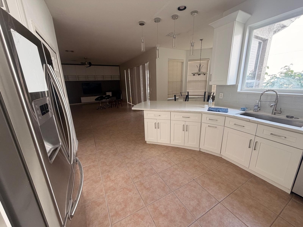 1226 Avondale Lane - Photo 2