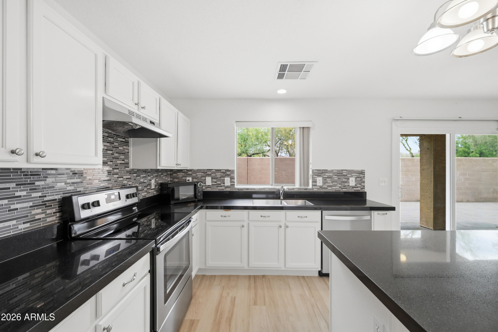 21862 N 40th Place - Photo 7