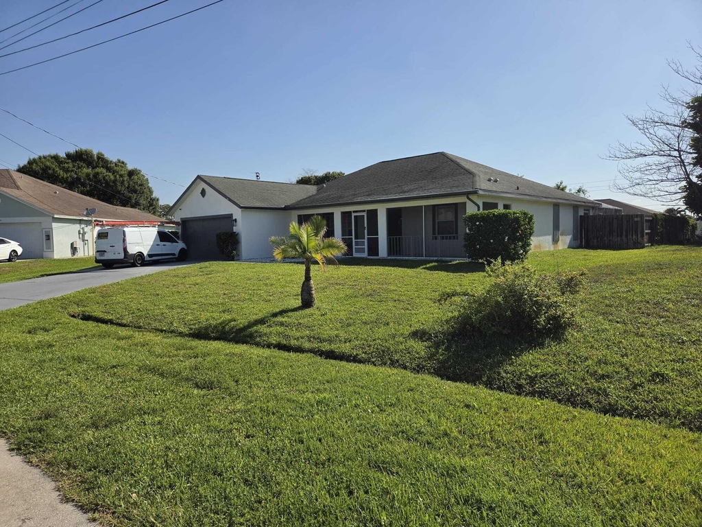 4001 Sw Winslow Street - Photo 0