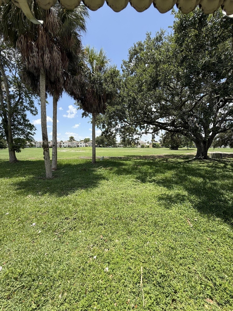 9640 Nw 65th Street - Photo 0