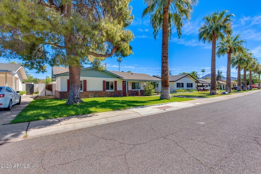 3412 E Turney Avenue - Photo 1