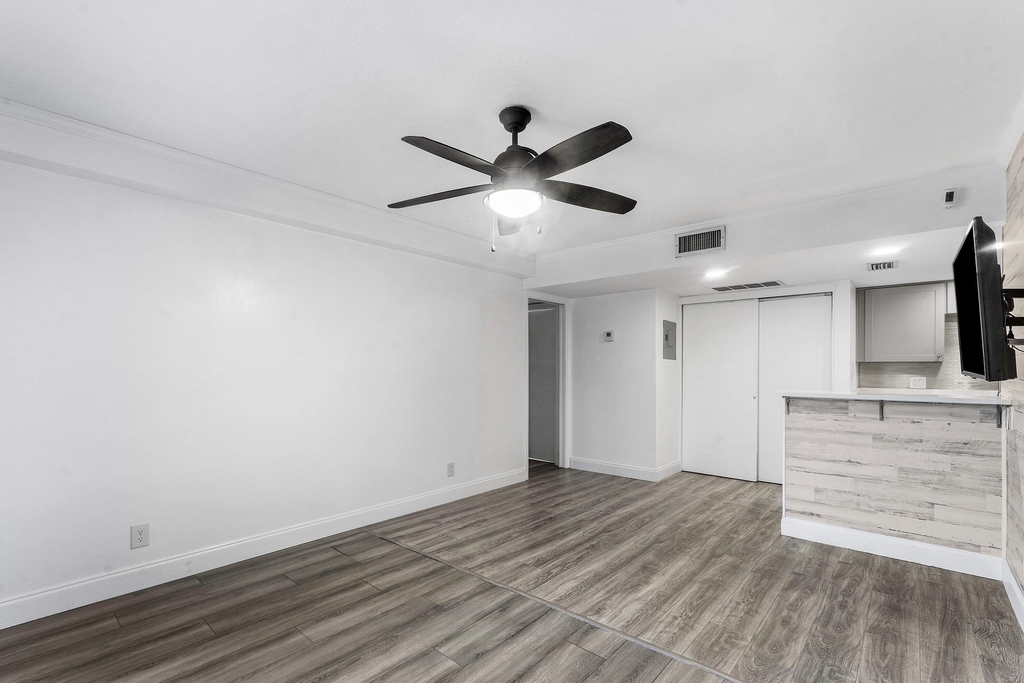 612 Executive Center Drive - Photo 11