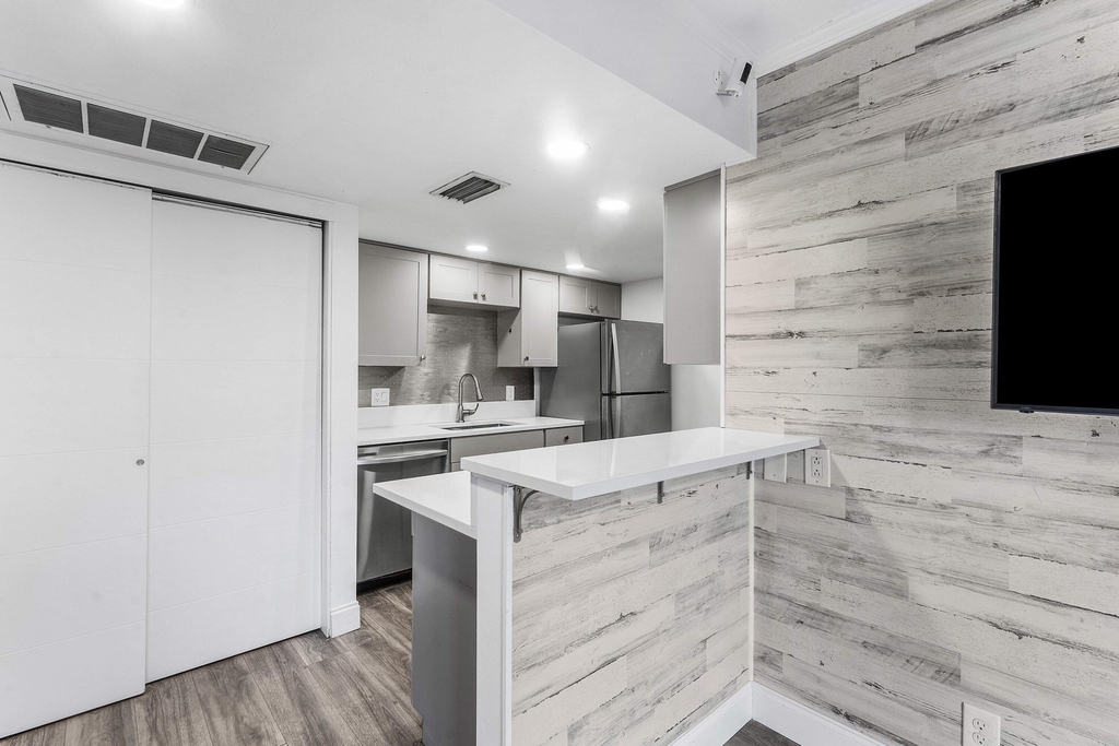 612 Executive Center Drive - Photo 12