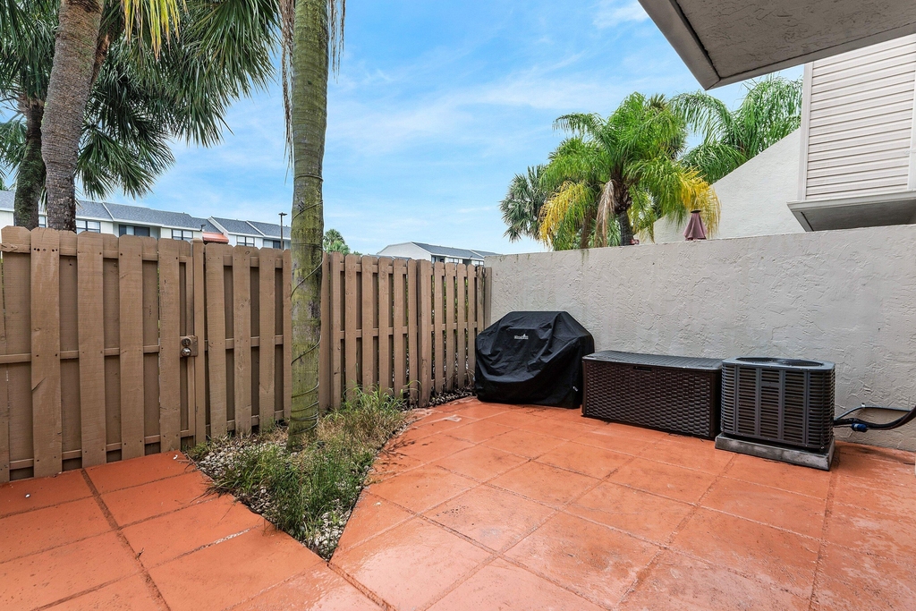 612 Executive Center Drive - Photo 1